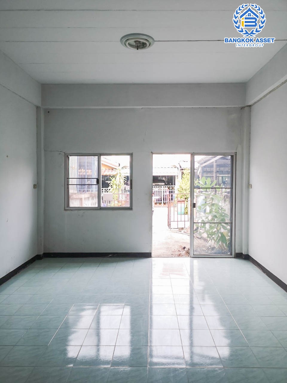 *****ทาวน์เฮ้าส์มือสอง ม.รินทิชา แพรกษา เนื้อที่กว้าง 17 ตร.ว. พร้อมฟังก์ชัน 2 ห้องนอน 2 ห้องน้ำ ที่จอดรถ 1 คัน บนทำเลแห่งการเดินทาง เชื่อมต่อ ถ.แพรกษา ถ.สุขุมวิท และถ.เทพารักษ์ ใกล้ทางด่วน "เทพารักษ์"